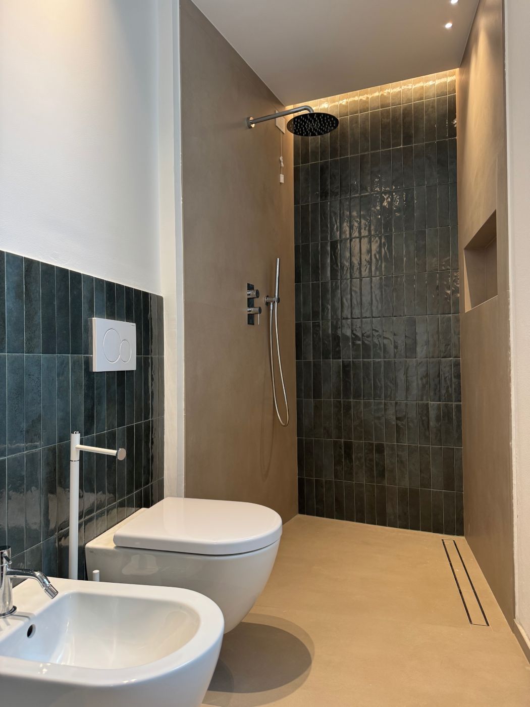 bagno soggiorno appartamento blu 5